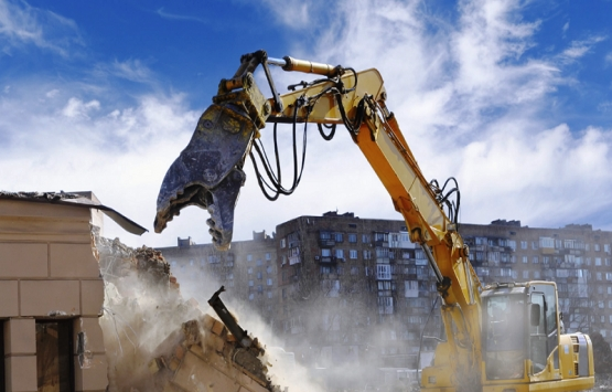 Bahçelievler'de bina yıkımı sırasında çökme meydana geldi!