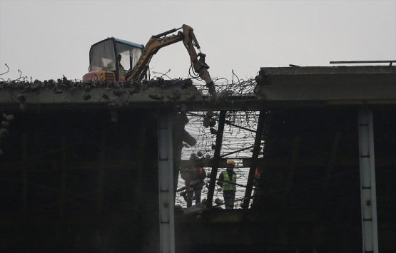 AKM'nin çatısı yıkılıyor!