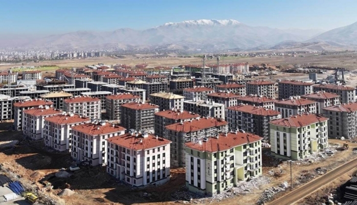 Deprem konutlarındaki eksiklikler meclis gündemine taşındı! Bakan Kurum topu AFAD a attı!