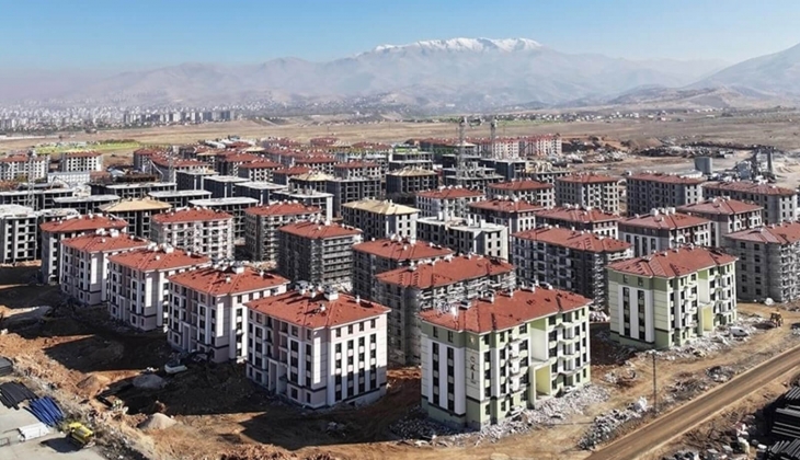 TOKİ Başkanı'ndan deprem bölgesi açıklaması: 204 bin konutun yapımı başladı, 200 bini sene sonunda teslim edilecek! 