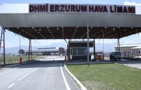 Erzurum Havalimanı'nda yolcu uçağı hangara çarptı!
