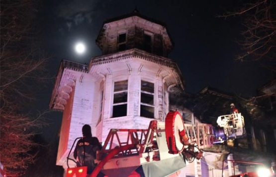 Beykoz'da Yeşilçam filmlerinin çekildiği bina yandı!