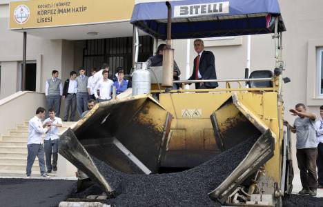 Körfez İmam Hatip Lisesi'nin okul bahçesi asfaltlanıyor!