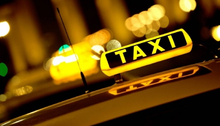 İstanbul da taksiciler yeni dönem için taksimetre cihazlarını güncelliyor...