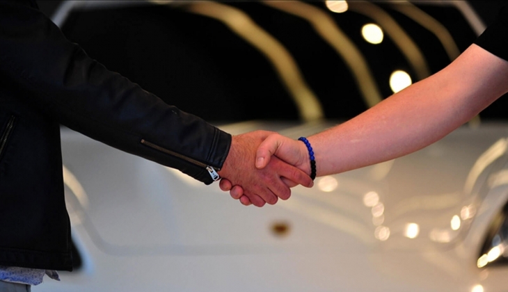 Otomotiv satışları 2024 te dengelenecek! Araba fiyatları düşecek mi?