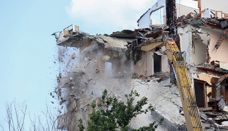 İstanbul da Kentsel Dönüşüm: Büyükçekmece de 12 blok ve 130 bağımsız riskli yapının yıkımı başladı!