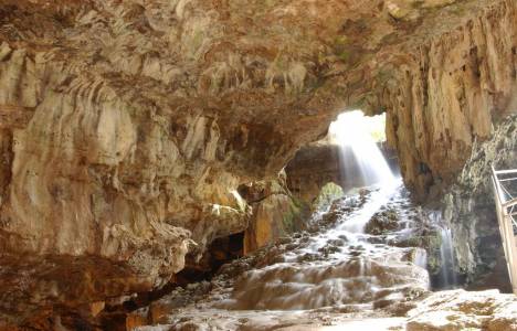 Denizli'deki Kaklık Mağarası beyaz travertenleri ile dikkat çekiyor!