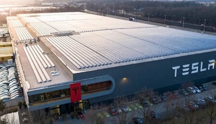 Tesla, 200 bin aracı geri çağırdığını duyurdu!