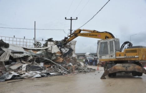 Bursa Osmangazi'deki kaçak gece kulübü yıkıldı!