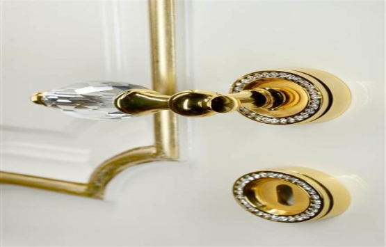 Malatya daki altın kaplamalı apartman görenleri hayrete düşürüyor!