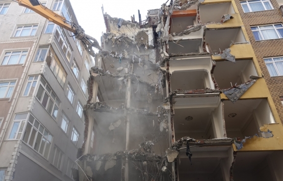 Bahçelievler de riskli binaların yıkımı devam ediyor!