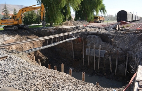 Niğde'de yıkılan üst geçit yerine alt geçit yapılacak!