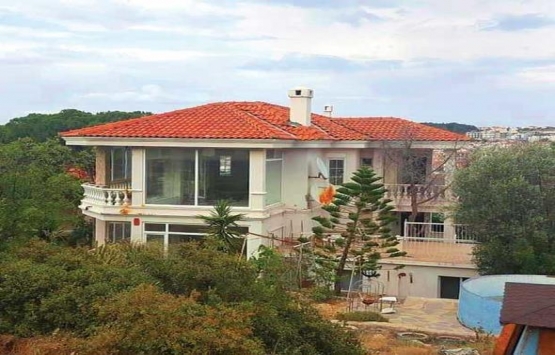 Emre Altuğ un annesinin evini Semiha Yankı aldı!