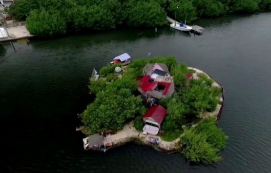 Meksika'da 150 bin pet şişe ile ada inşa edildi!