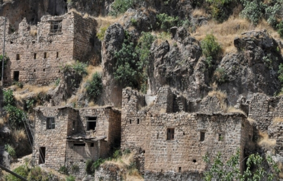 Çukurca'daki kale evler yaşam alanlarına dönüşecek!