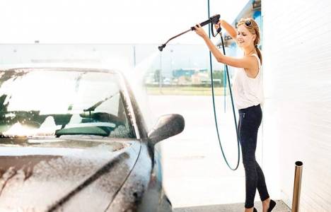 ABD'de evi ve arabayı fazla yıkayan 'su polisi'ne hesap verecek!