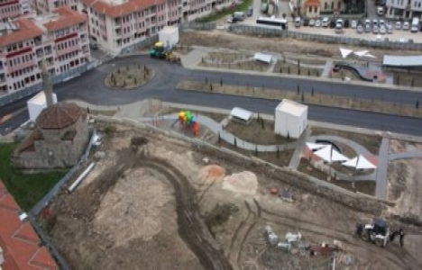 Bursa Doğanbey TOKİ'de sosyal donatı alanları otopark oldu!