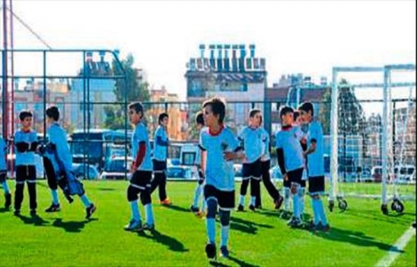 Kepez'de beş ayrı mahallede spor sahaları yükseliyor!