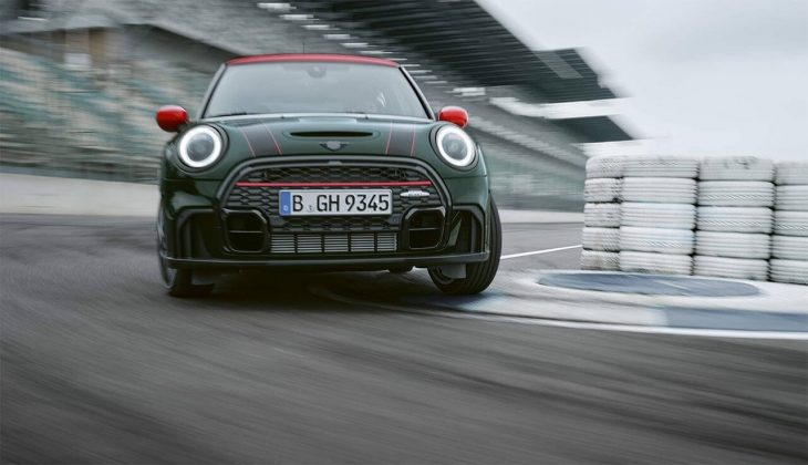 Mini John Cooper Works e bu ay tam 129 bin 505 TL zam geldi! Mini John Cooper Works 30 Nisan 2023 fiyat listesi!