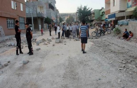 Evleri toz oluyor diye yolu trafiğe kapattılar!