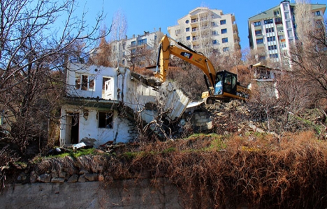 Çankaya'da 43 gecekondu yıkıldı!