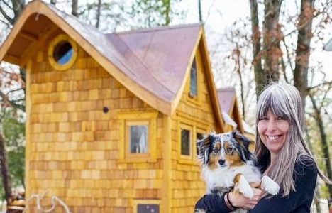 İşte Laura ve Matt çiftinin 11 metrekarelik doğayla içiçe evi!