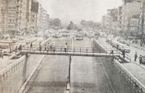 1971 yılında Aksaray'da altı şeritlik yeni yol trafiğe açılmış!