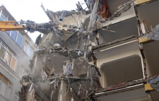 Bahçelievler de riskli binaların yıkımı devam ediyor!