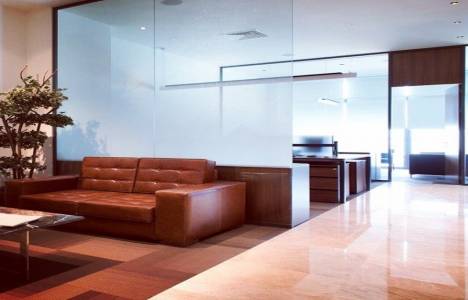 Ofislerdeki klasik döşemenin yerini doğal taş aldı!