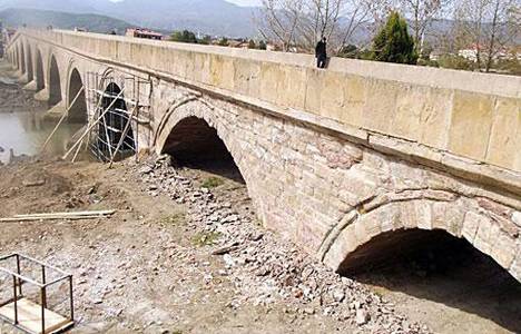Osmancık Koyunbaba Köprüsü'nün restorasyon çalışmaları başlatıldı!