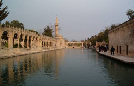 Şanlıurfa'daki kutsal mekanlar ziyaretçi akınına uğradı!