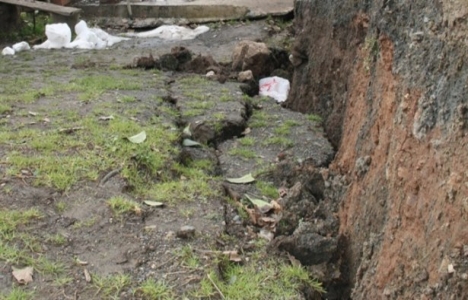  Düzce'de heyelan meydana geldi!