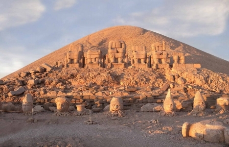 Nemrut Dağı son turistlerini ağırlıyor!