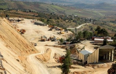 Tarsus'ta taş ocağındaki patlama nedeniyle 50 evde çatlak oluştu!