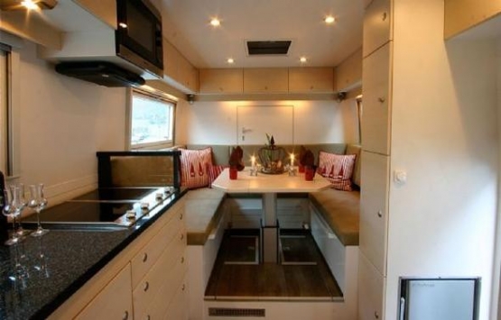 Zırhlı kamyonu lüks eve çevirdiler!