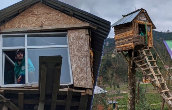 Rizeli genç, koronavirüse karşı ağaç ev yaptı!