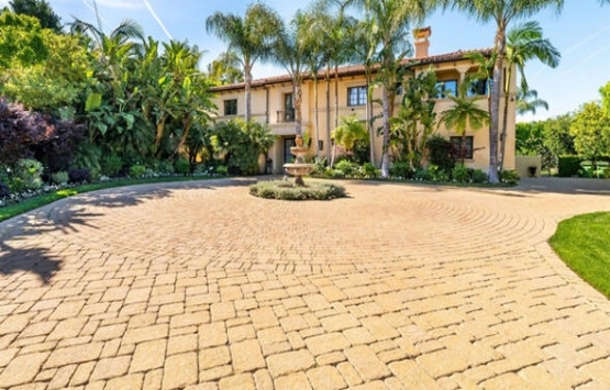 Kaley Cuoco Los Angeles taki evini satıyor!