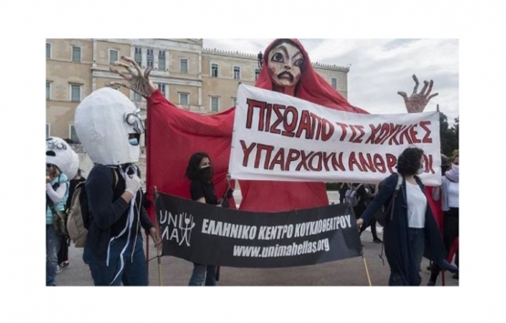 Yunanistanlı sanatçılar kira yardımı talep etti!