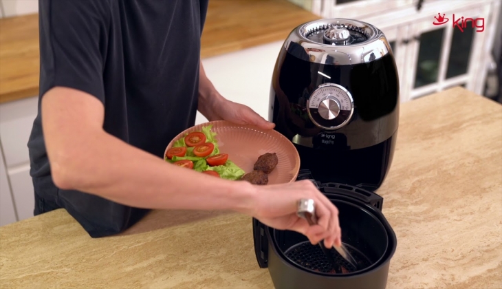 Hanımlar dikkat! King KYF 25 Magic Fry Siyah Sıcak Hava Fritözü Gratis te indirime girdi! Bu indirim kaçmaz!
