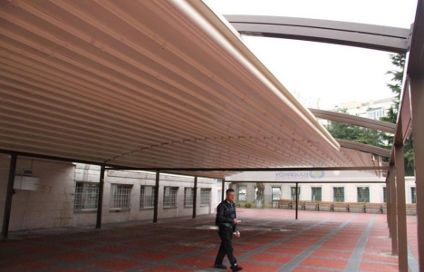 Ataköy 5. Kısım Camii'nin çatısı çöktü: Yaralılar var!