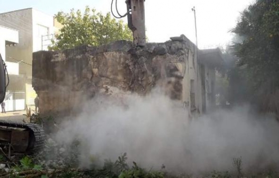 Kozan'da tehlikeli metruk binalar yıkılıyor!