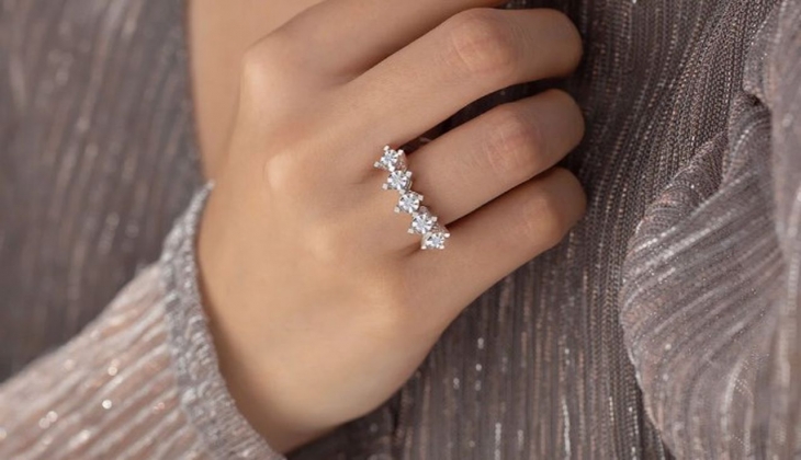 D Diamond da beştaş pırlanta yüzüklere yüzde 50 ye varan indirim! 6 Aralık 2022 fiyat listesi...