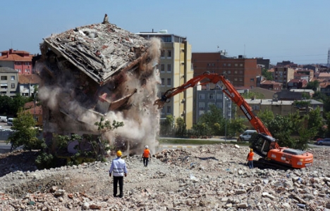 185 bin 287 riskli binada yaklaşık yarım milyon insan yaşıyor!