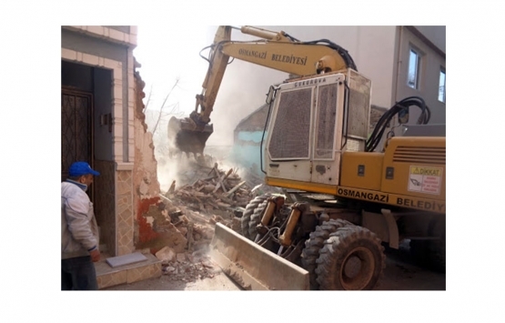 Osmangazi Çirişhane'deki metruk bina yıkıldı!