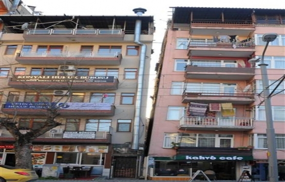 Hasarlı binalar korkutuyor! 17 Ağustos tan beri böyle!