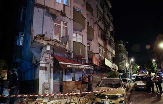 Avcılar'da apartmanın balkonu çöktü!