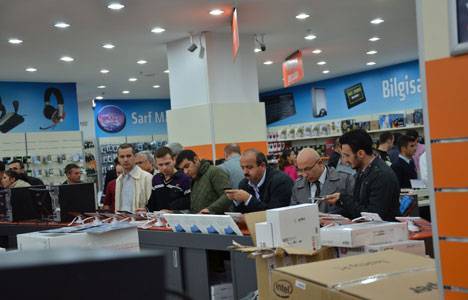 Vatan Bilgisayar 2013 yılını 100 mağaza ile kapatacak!