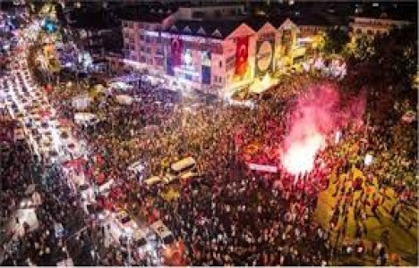 Bursa'daki Şehreküstü Meydanı’nın ismi ’15 Temmuz Demokrasi Meydanı’ oldu!
