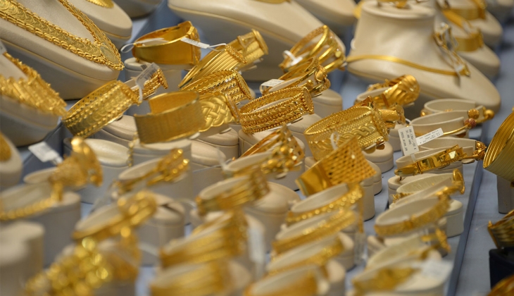  Yarım asırdır altın piyasasını takip eden ünlü ekonomist Cihat Çiçek altının yükseleceği tarihi ve rakamı açıkladı