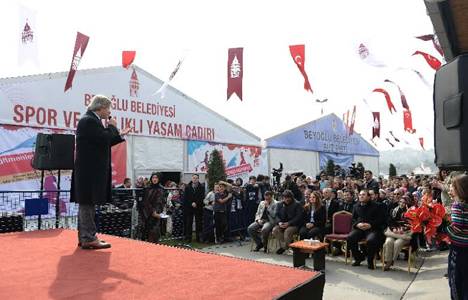 Beyoğlu Belediyesi'nden doğaya destek olanlara buz pateni keyfi!